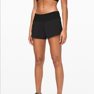 ✨LULULEMON🍋BLACK RUN TIMES SHORT II 4”✨